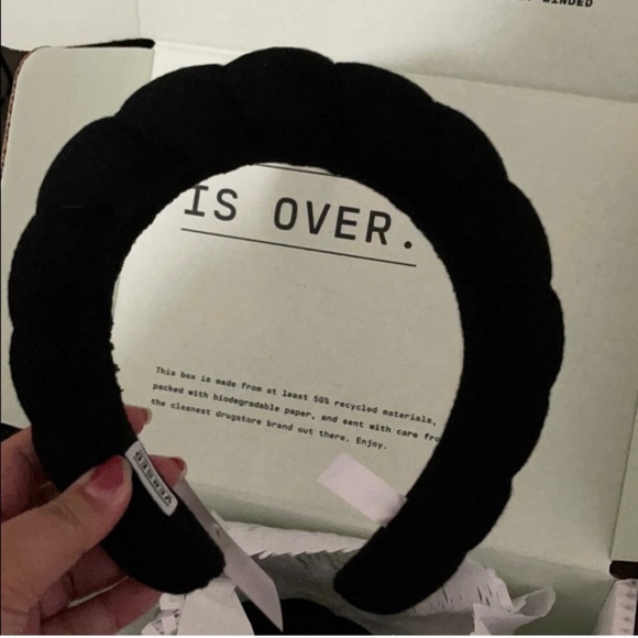 VERSED Accessories - VERSED HEADBAND IN BLACK BRAND NEW